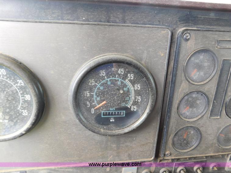 image for item K7155 1989 International F9370 dump truck