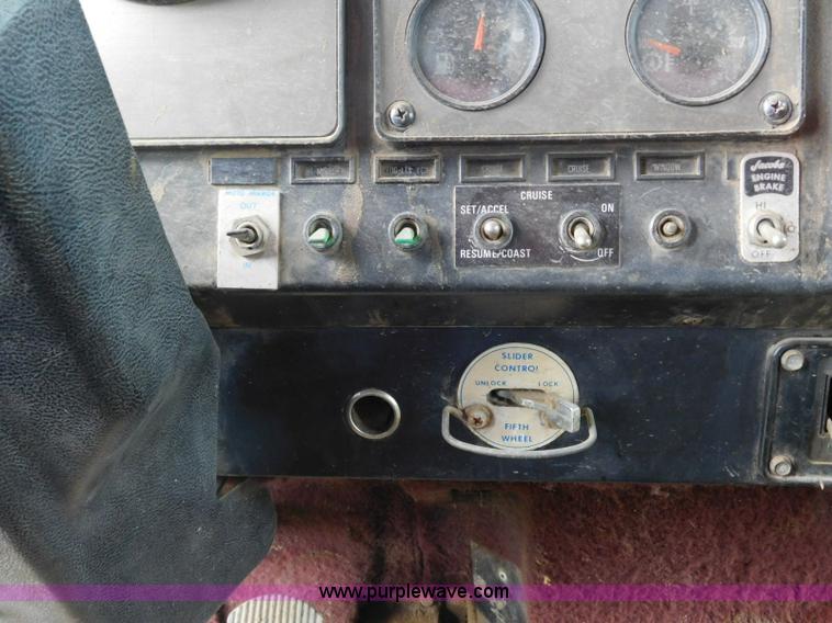 image for item K7155 1989 International F9370 dump truck