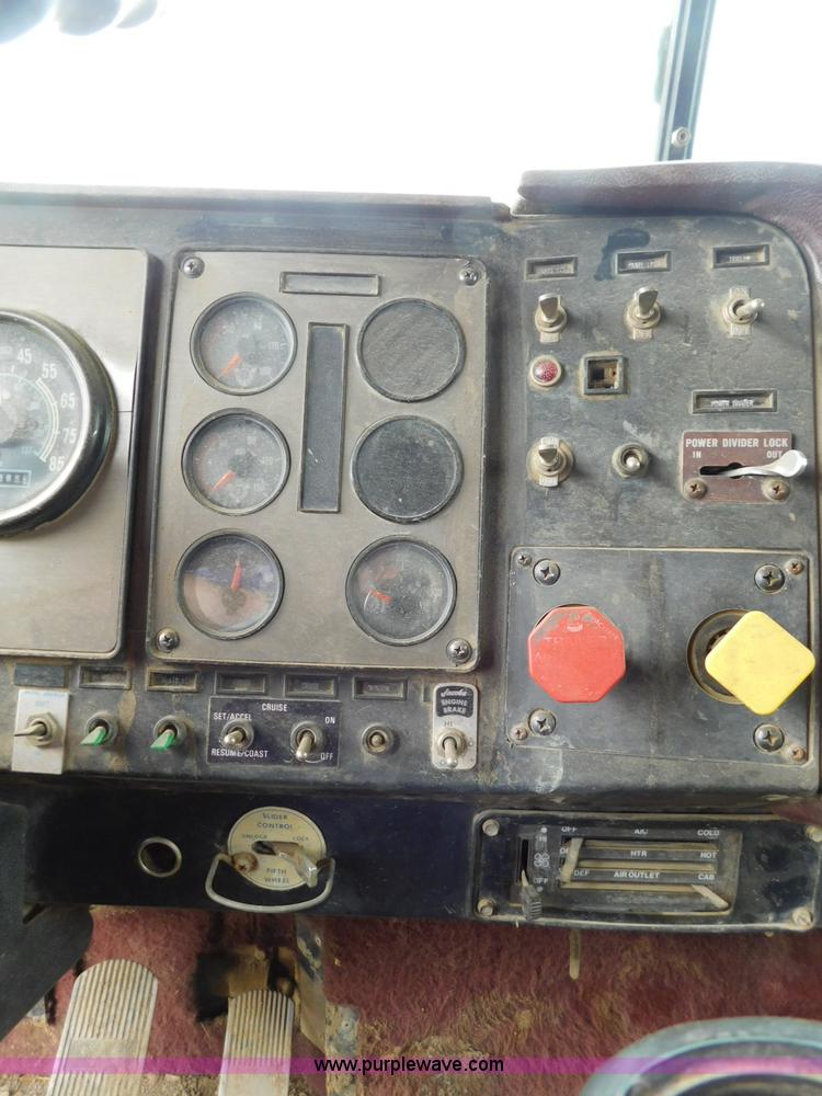 image for item K7155 1989 International F9370 dump truck