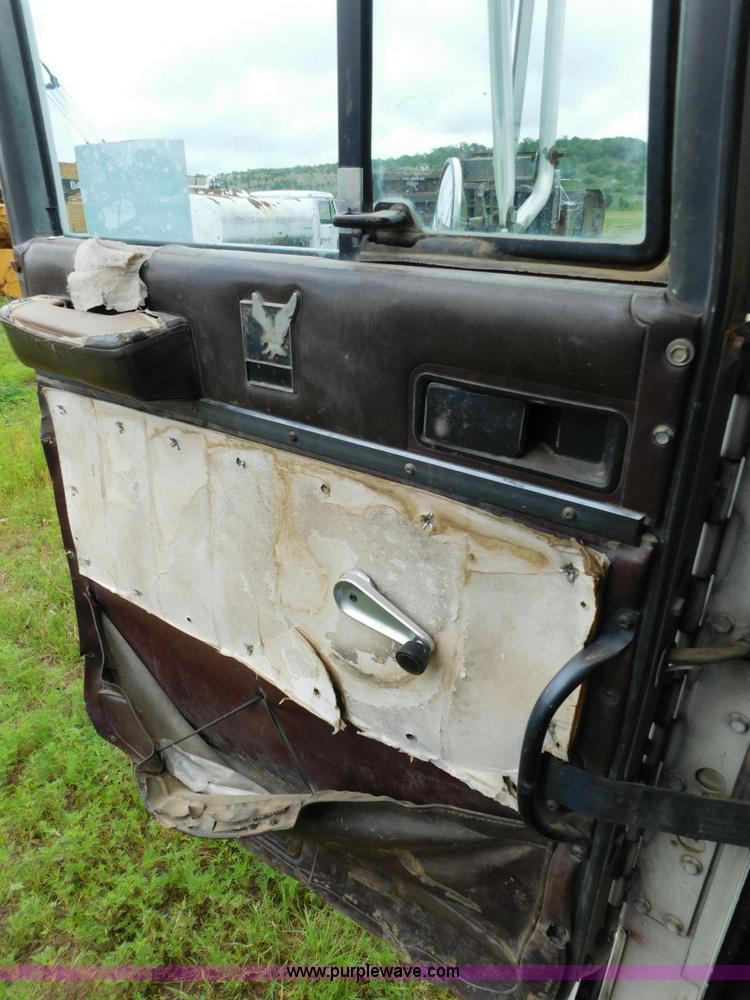 image for item K7155 1989 International F9370 dump truck