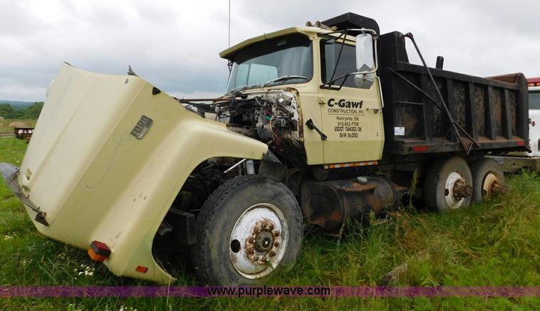 image for item K7156 1978 Ford 9000 dump truck