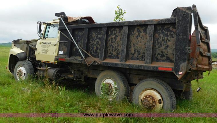image for item K7156 1978 Ford 9000 dump truck