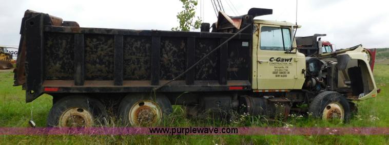 image for item K7156 1978 Ford 9000 dump truck