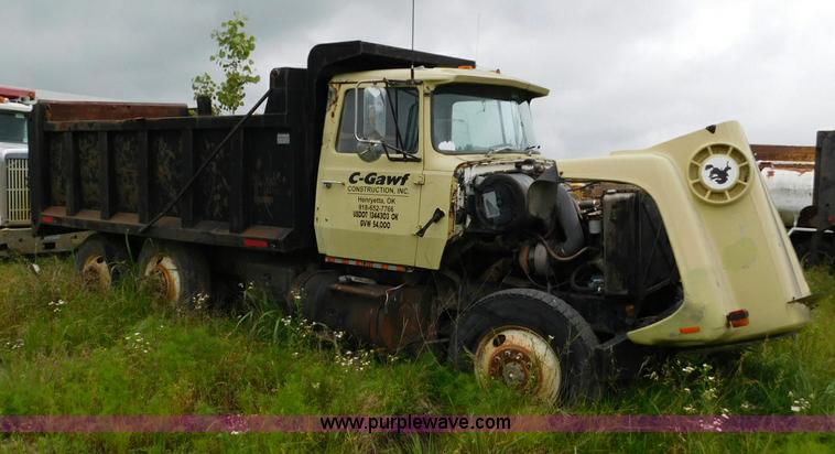 image for item K7156 1978 Ford 9000 dump truck