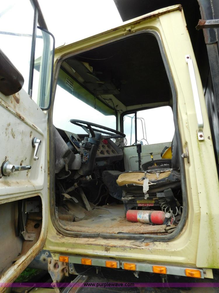 image for item K7156 1978 Ford 9000 dump truck