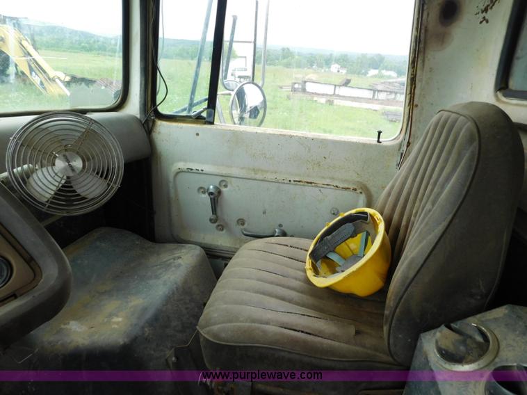 image for item K7156 1978 Ford 9000 dump truck