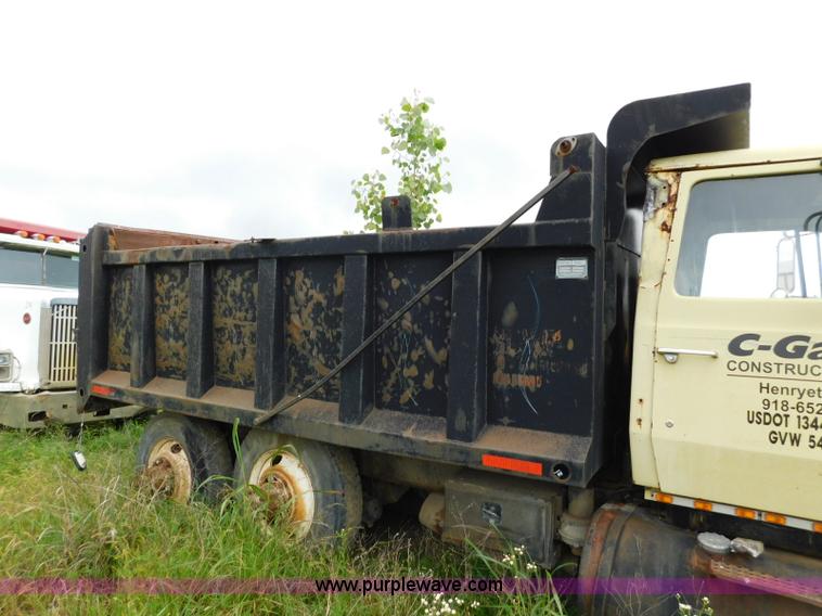image for item K7156 1978 Ford 9000 dump truck
