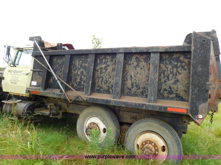 image for item K7156 1978 Ford 9000 dump truck