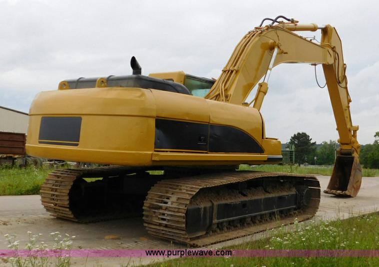 image for item K7157 2002 Caterpillar 330C L excavator