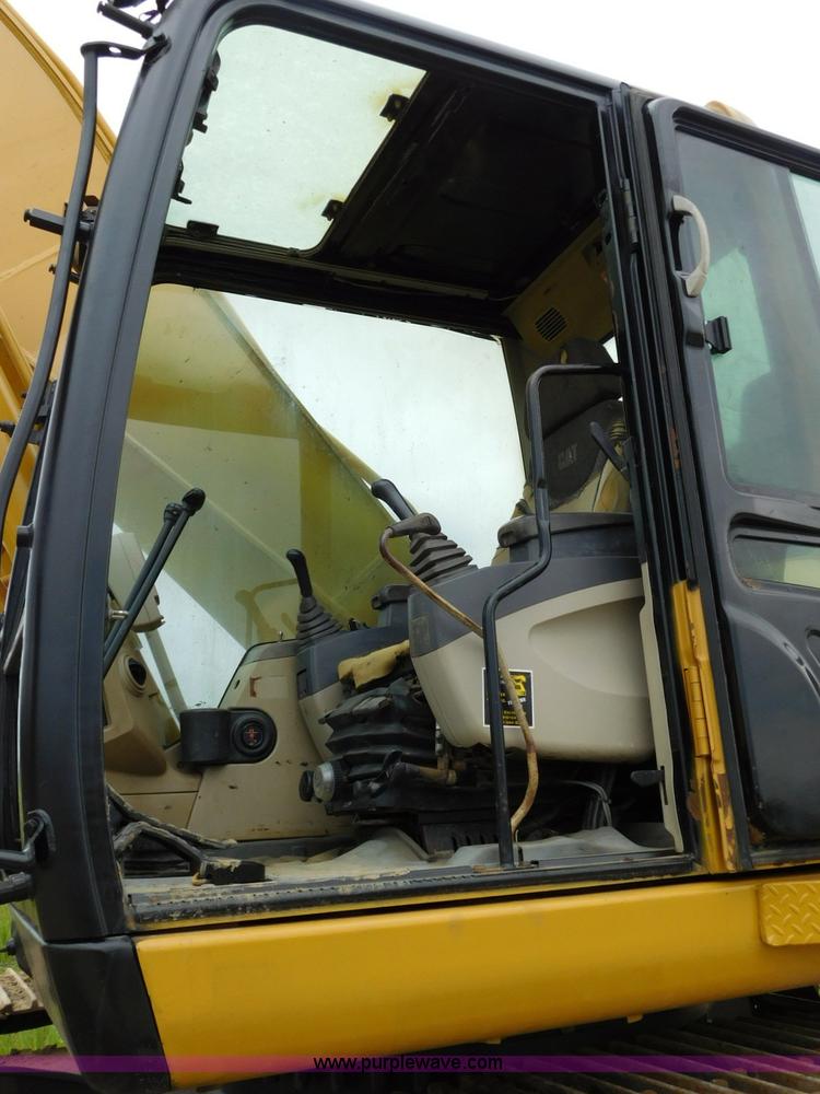 image for item K7157 2002 Caterpillar 330C L excavator