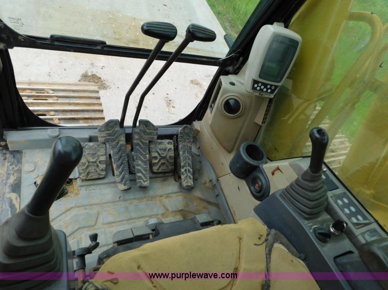 image for item K7157 2002 Caterpillar 330C L excavator