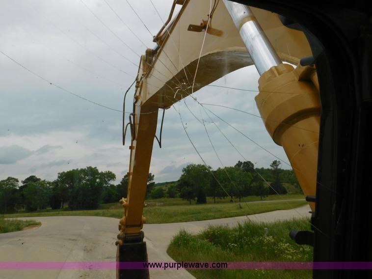 image for item K7157 2002 Caterpillar 330C L excavator