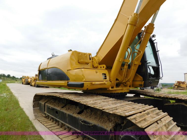 image for item K7157 2002 Caterpillar 330C L excavator