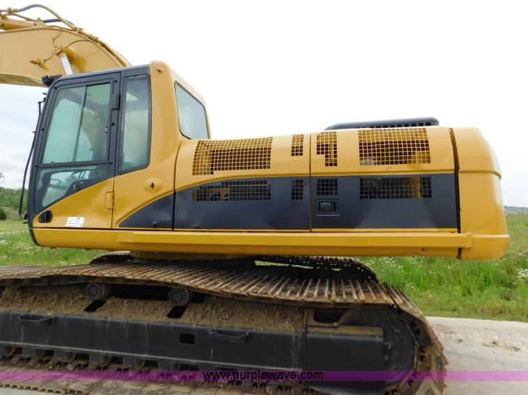 image for item K7157 2002 Caterpillar 330C L excavator