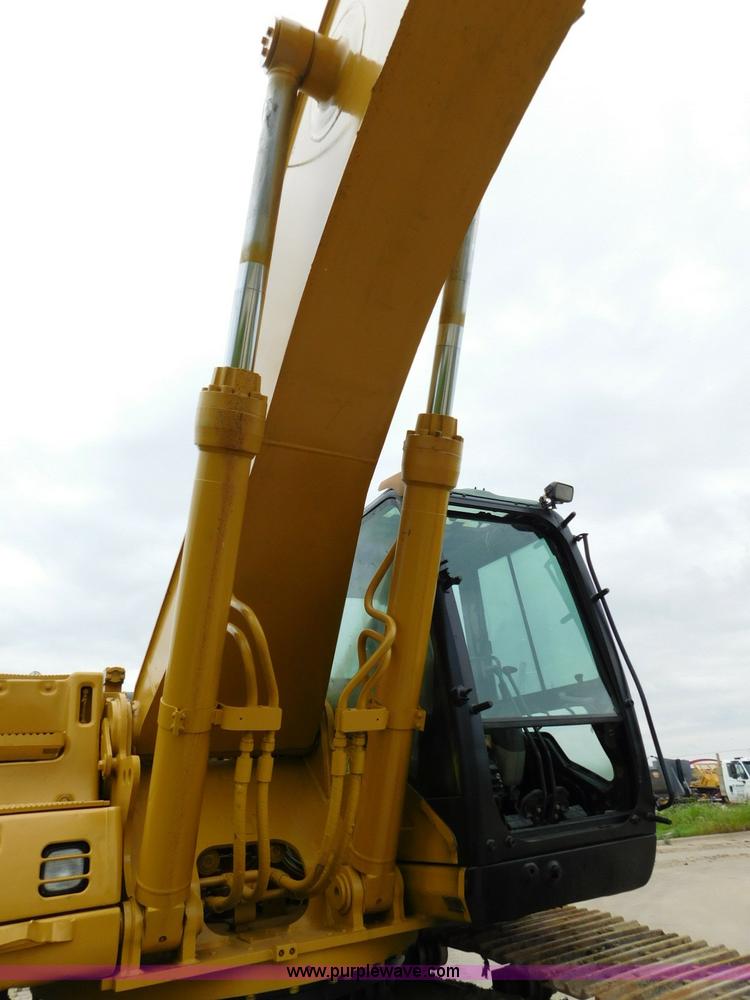 image for item K7157 2002 Caterpillar 330C L excavator