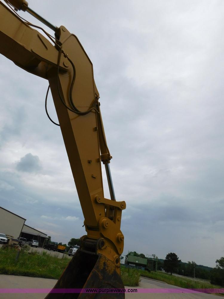 image for item K7157 2002 Caterpillar 330C L excavator