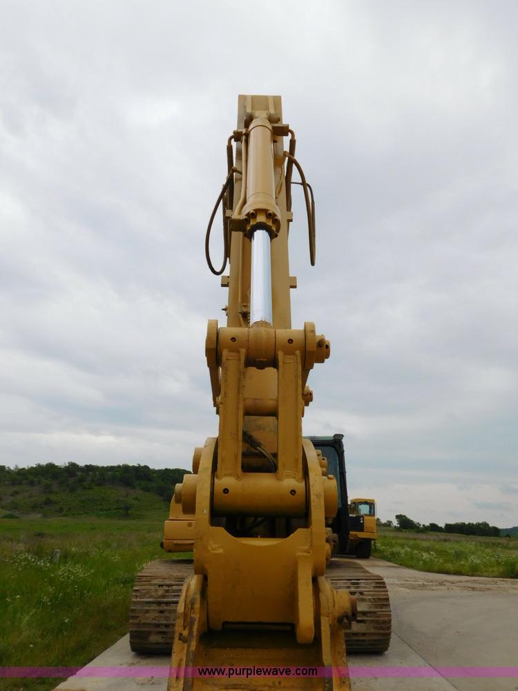 image for item K7157 2002 Caterpillar 330C L excavator