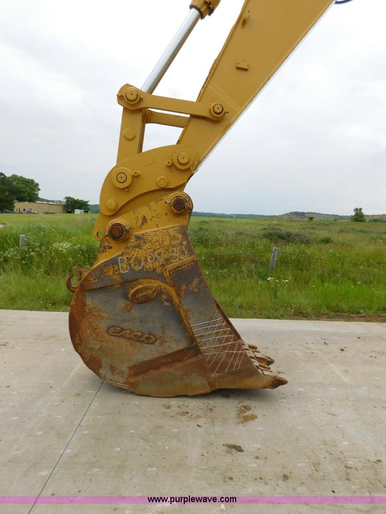 image for item K7157 2002 Caterpillar 330C L excavator