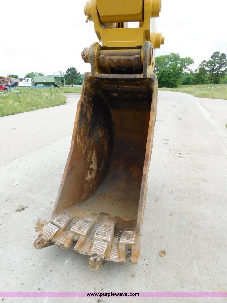 image for item K7157 2002 Caterpillar 330C L excavator