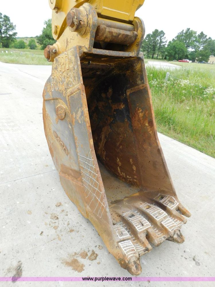 image for item K7157 2002 Caterpillar 330C L excavator