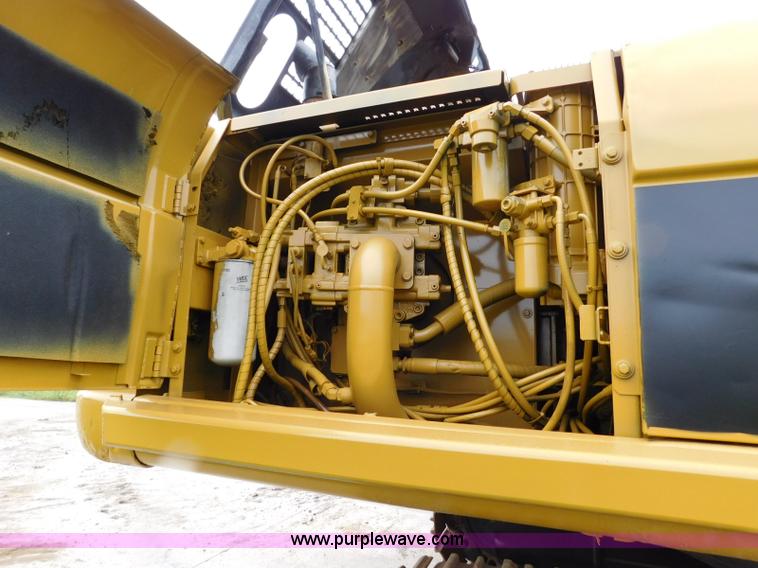 image for item K7157 2002 Caterpillar 330C L excavator