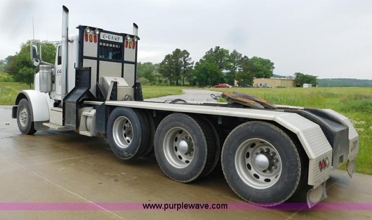 image for item K7160 2007 Peterbilt 379 semi truck