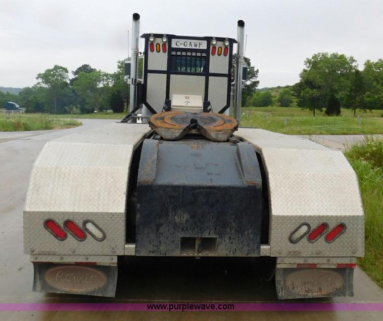 image for item K7160 2007 Peterbilt 379 semi truck