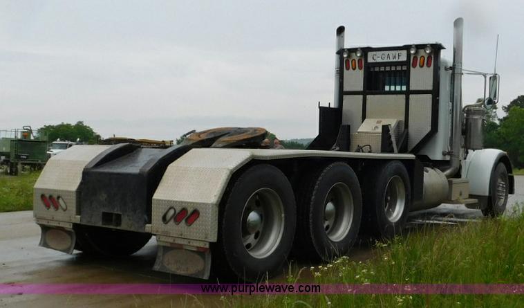 image for item K7160 2007 Peterbilt 379 semi truck