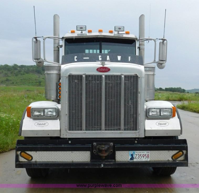 image for item K7160 2007 Peterbilt 379 semi truck