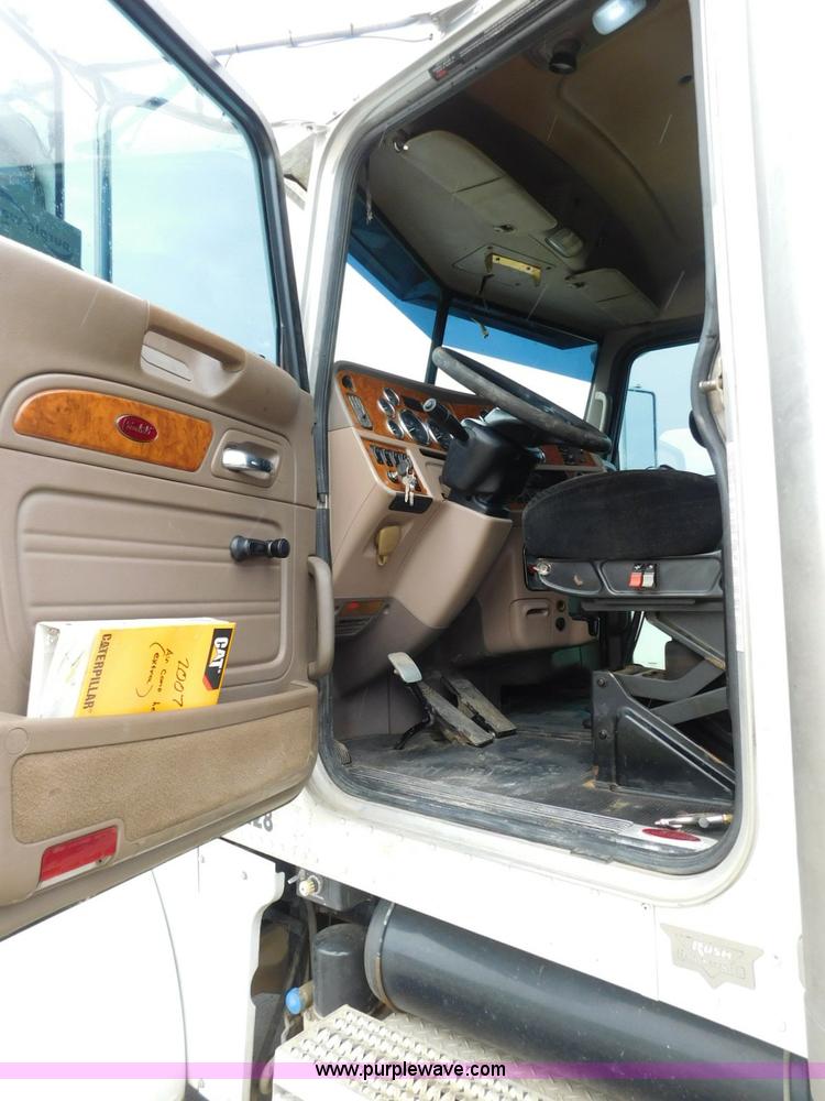 image for item K7160 2007 Peterbilt 379 semi truck