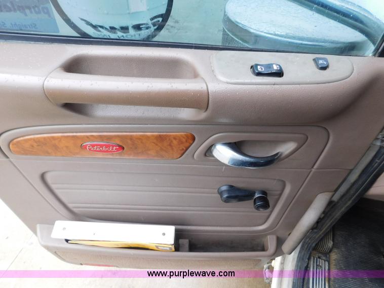 image for item K7160 2007 Peterbilt 379 semi truck