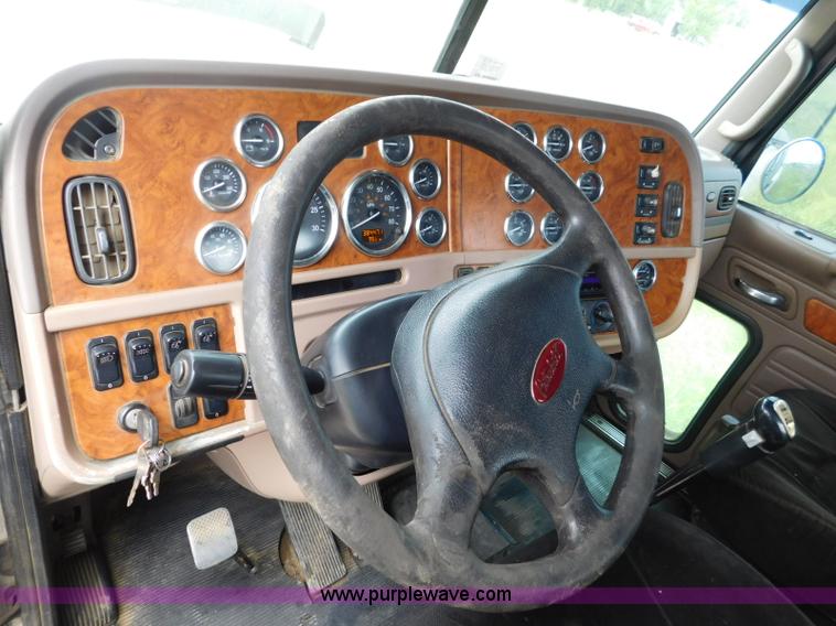 image for item K7160 2007 Peterbilt 379 semi truck