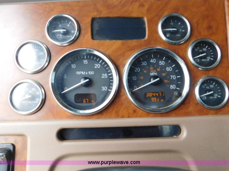 image for item K7160 2007 Peterbilt 379 semi truck