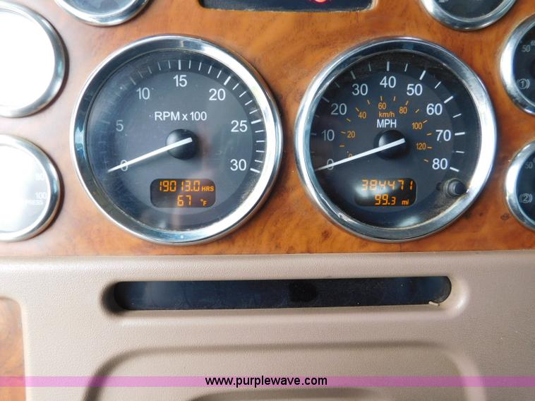 image for item K7160 2007 Peterbilt 379 semi truck