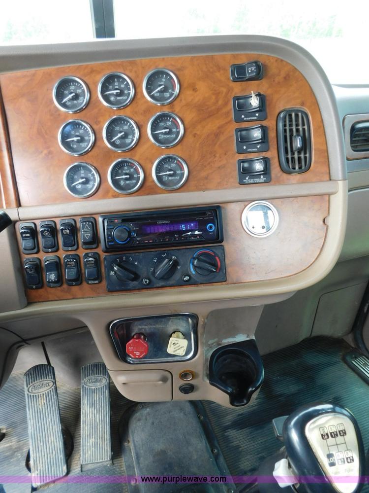 image for item K7160 2007 Peterbilt 379 semi truck