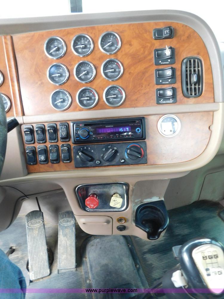 image for item K7160 2007 Peterbilt 379 semi truck