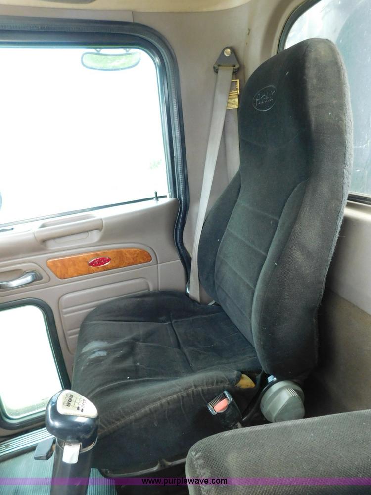 image for item K7160 2007 Peterbilt 379 semi truck