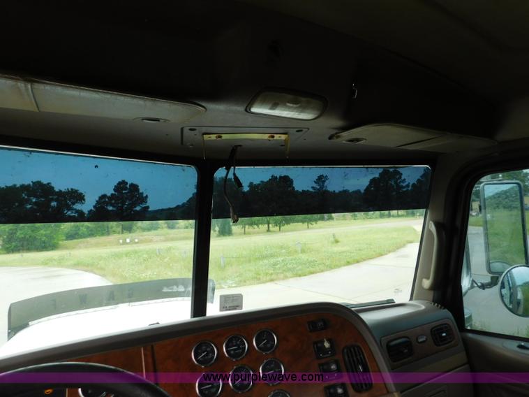 image for item K7160 2007 Peterbilt 379 semi truck