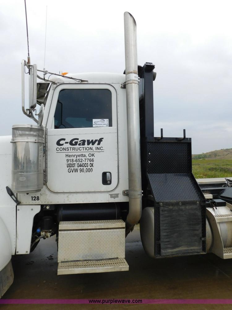image for item K7160 2007 Peterbilt 379 semi truck