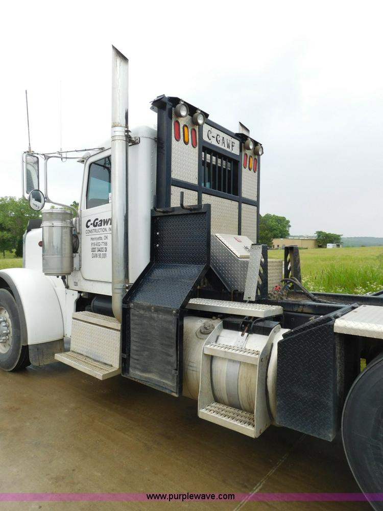 image for item K7160 2007 Peterbilt 379 semi truck