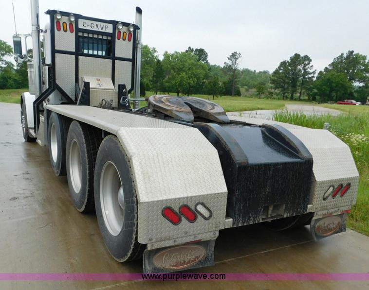 image for item K7160 2007 Peterbilt 379 semi truck
