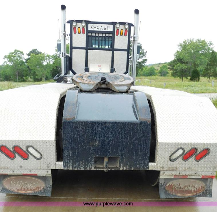 image for item K7160 2007 Peterbilt 379 semi truck