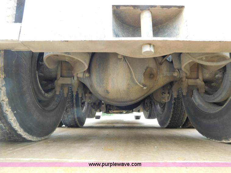 image for item K7160 2007 Peterbilt 379 semi truck