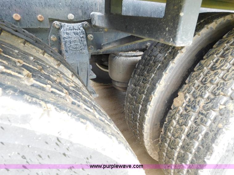 image for item K7160 2007 Peterbilt 379 semi truck