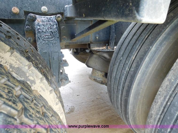 image for item K7160 2007 Peterbilt 379 semi truck