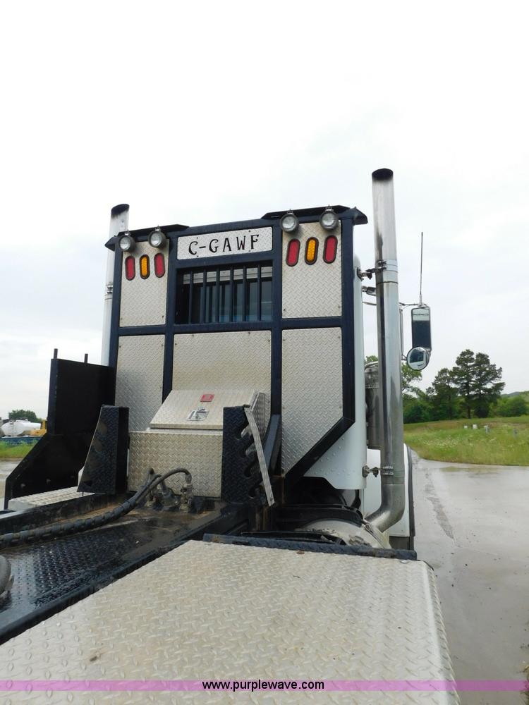 image for item K7160 2007 Peterbilt 379 semi truck