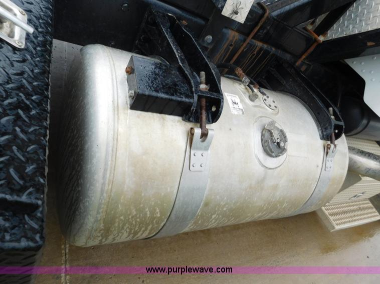 image for item K7160 2007 Peterbilt 379 semi truck