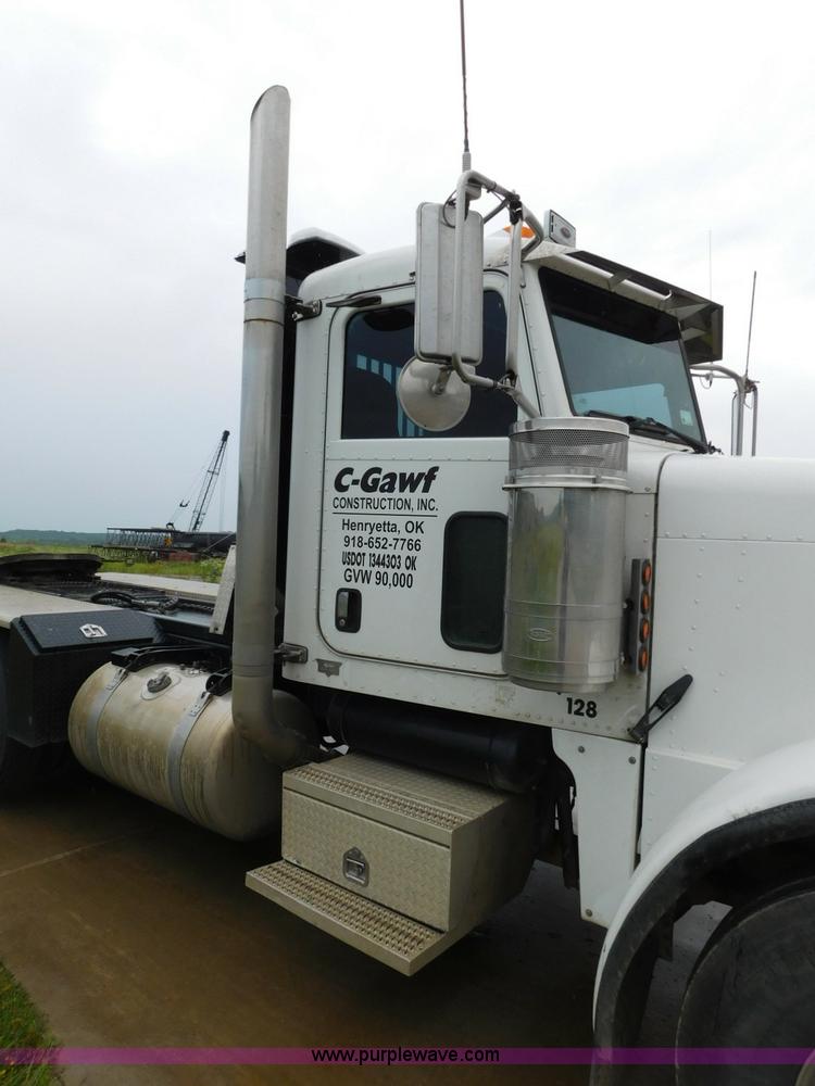 image for item K7160 2007 Peterbilt 379 semi truck
