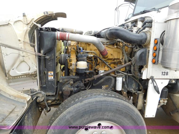 image for item K7160 2007 Peterbilt 379 semi truck