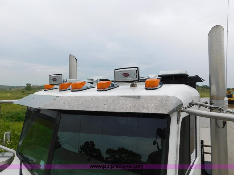 image for item K7160 2007 Peterbilt 379 semi truck